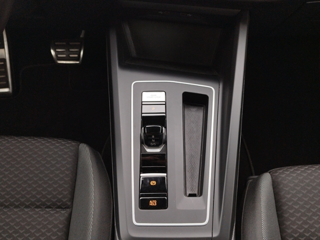 Golf VIII Active 2.0 TDI DSG AHK/LED+/NAV/ACC