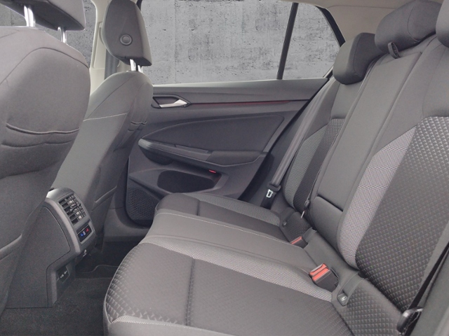 Golf VIII Active 2.0 TDI DSG AHK/LED+/NAV/ACC