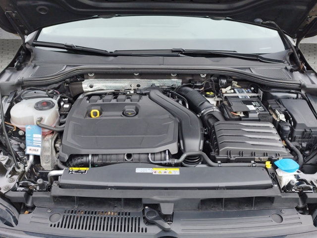 Golf VIII Active 1.5 TSI AHK/LED+/RFK/SHZ/DAB+