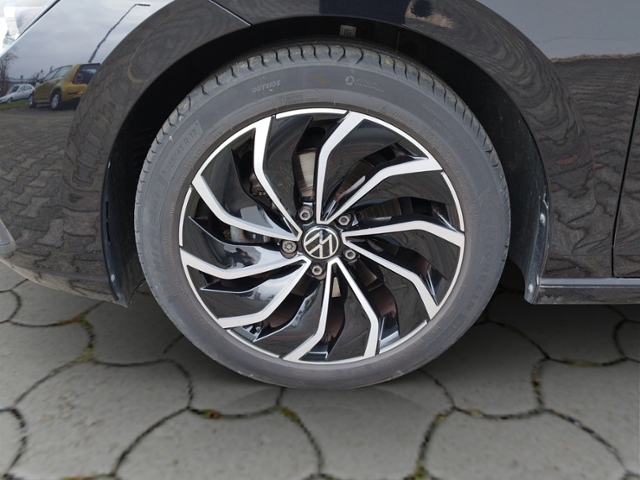 Golf VIII Active 1.5 TSI AHK/LED+/RFK/SHZ/DAB+