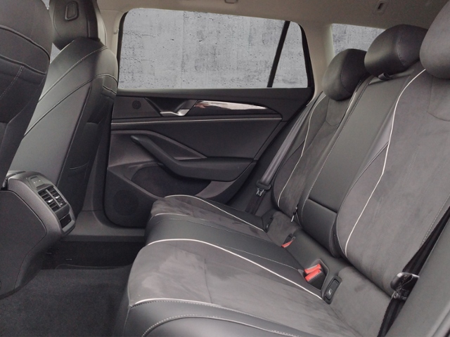 Passat Variant 1.5 eTSI DSG IQ.DRIVE/AHK/LED/NAV