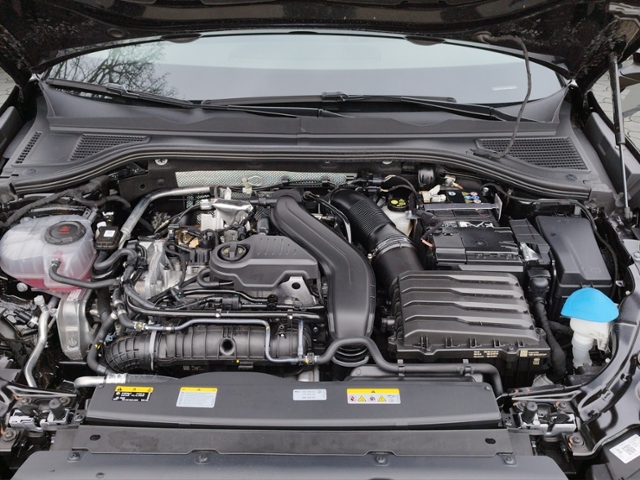 Passat Variant 1.5 eTSI DSG IQ.DRIVE/AHK/LED/NAV