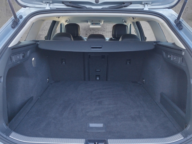 Passat Variant 1.5 eTSI DSG AHK/IQ.DRIVE/TRAVEL