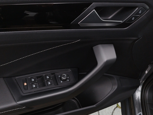 T-Roc 1.0 TSI R-LINE/LED+/ERGOACTIVE/RFK/NAV