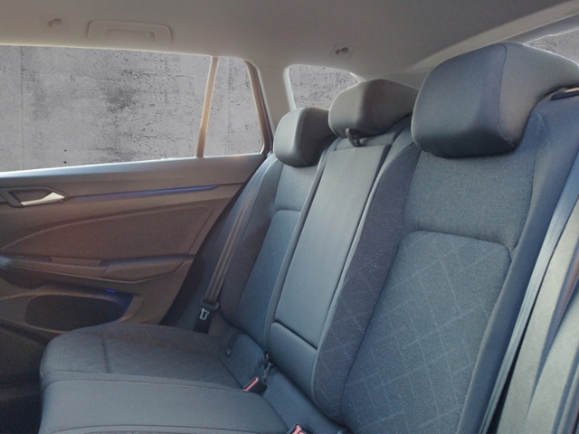 Golf VIII Variant Life 1.5 eTSI DSG AHK/LED+/NAV