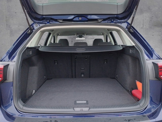 Golf VIII Variant Life 1.5 eTSI DSG AHK/LED+/NAV