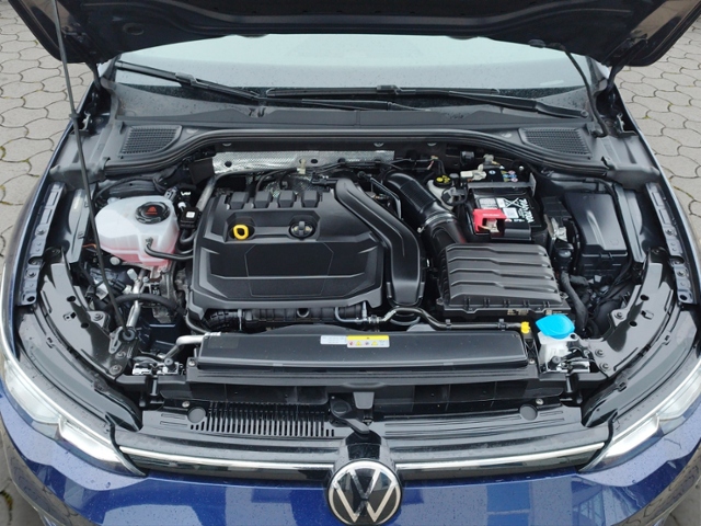 Golf VIII Variant Life 1.5 eTSI DSG AHK/LED+/NAV