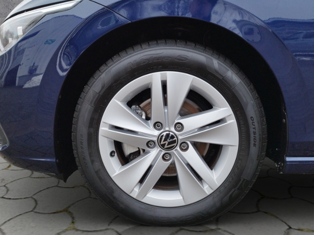 Golf VIII Variant Life 1.5 eTSI DSG AHK/LED+/NAV